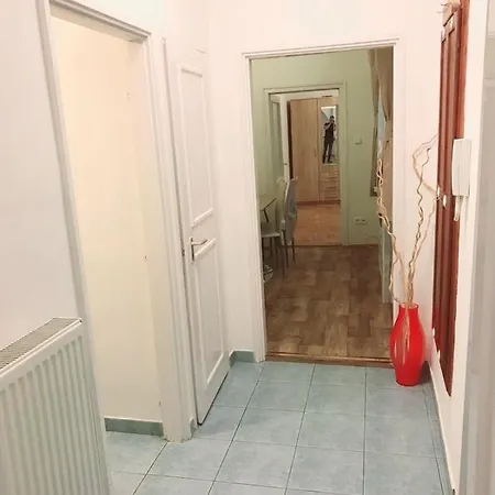 Happy In The Heart Of With 2 Apartment